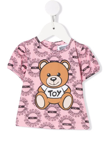 ملابس أطفال - تي شيرت وردي اللون للفتيات الصغيرات مع تطريز الدب وشعار MOSCHINO
