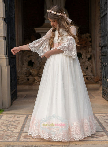 Mayra communion dress for girl from Manuela Macias brand.
